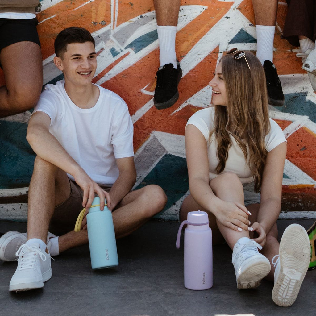 1L Isolierflasche mit Klappdeckel – pool side