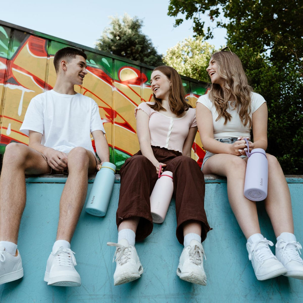 1L Isolierflasche mit Klappdeckel – pool side