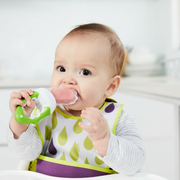 child with fresh food feeder - apple - b.box for kids