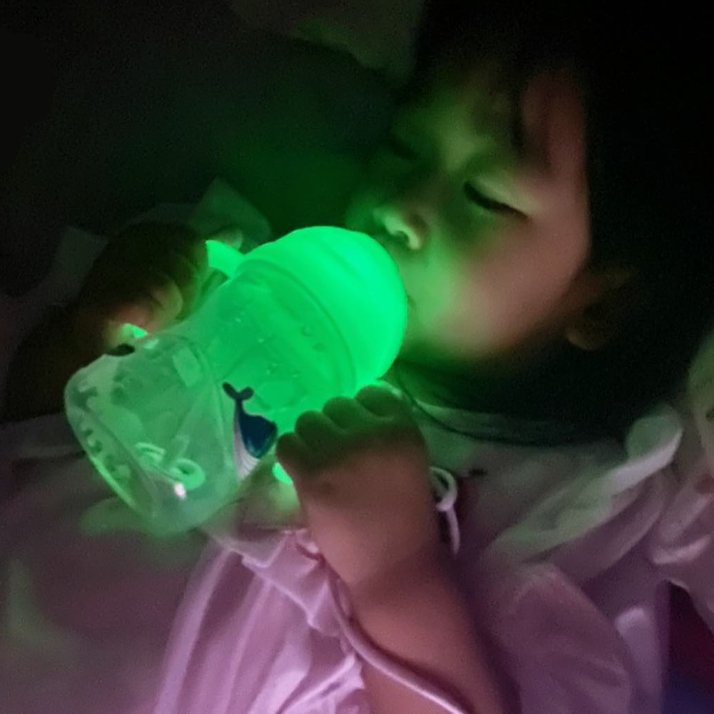 child with sippy cup - glow in the dark - b.box for kids