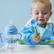 child with connect-a-cup - ocean breeze - b.box for kids