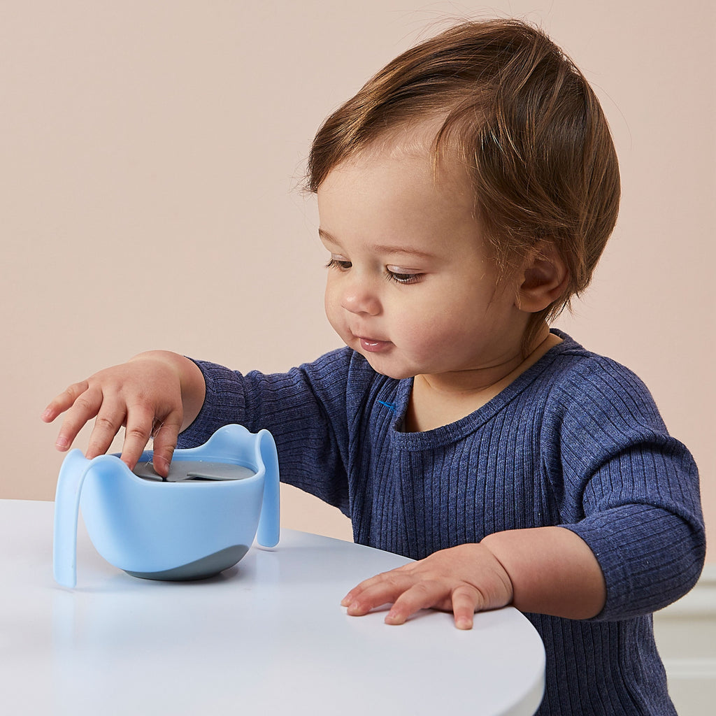 child with Bowl + straw - bubblegum - b.box for kids