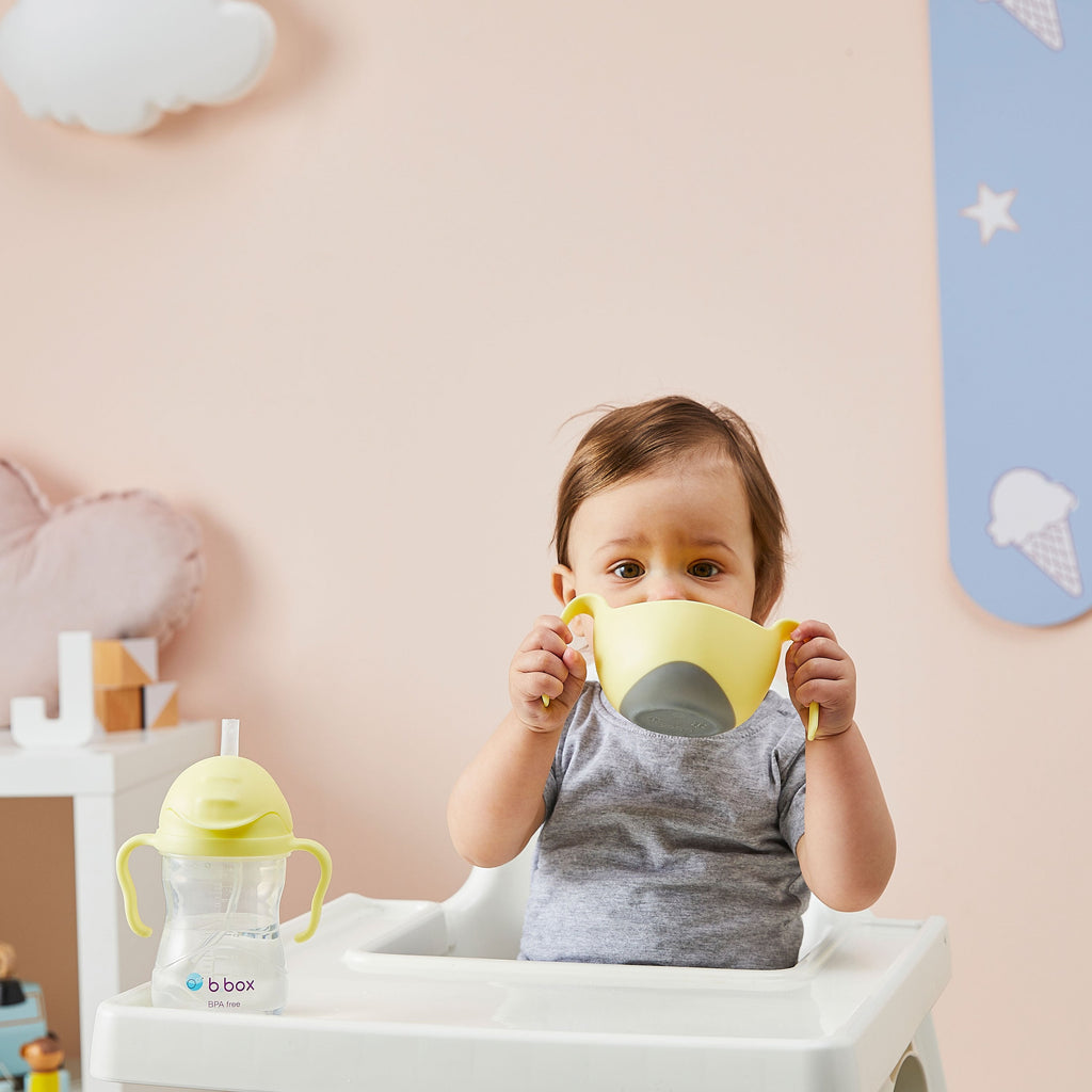 child with Bowl + straw - banana split - b.box for kids