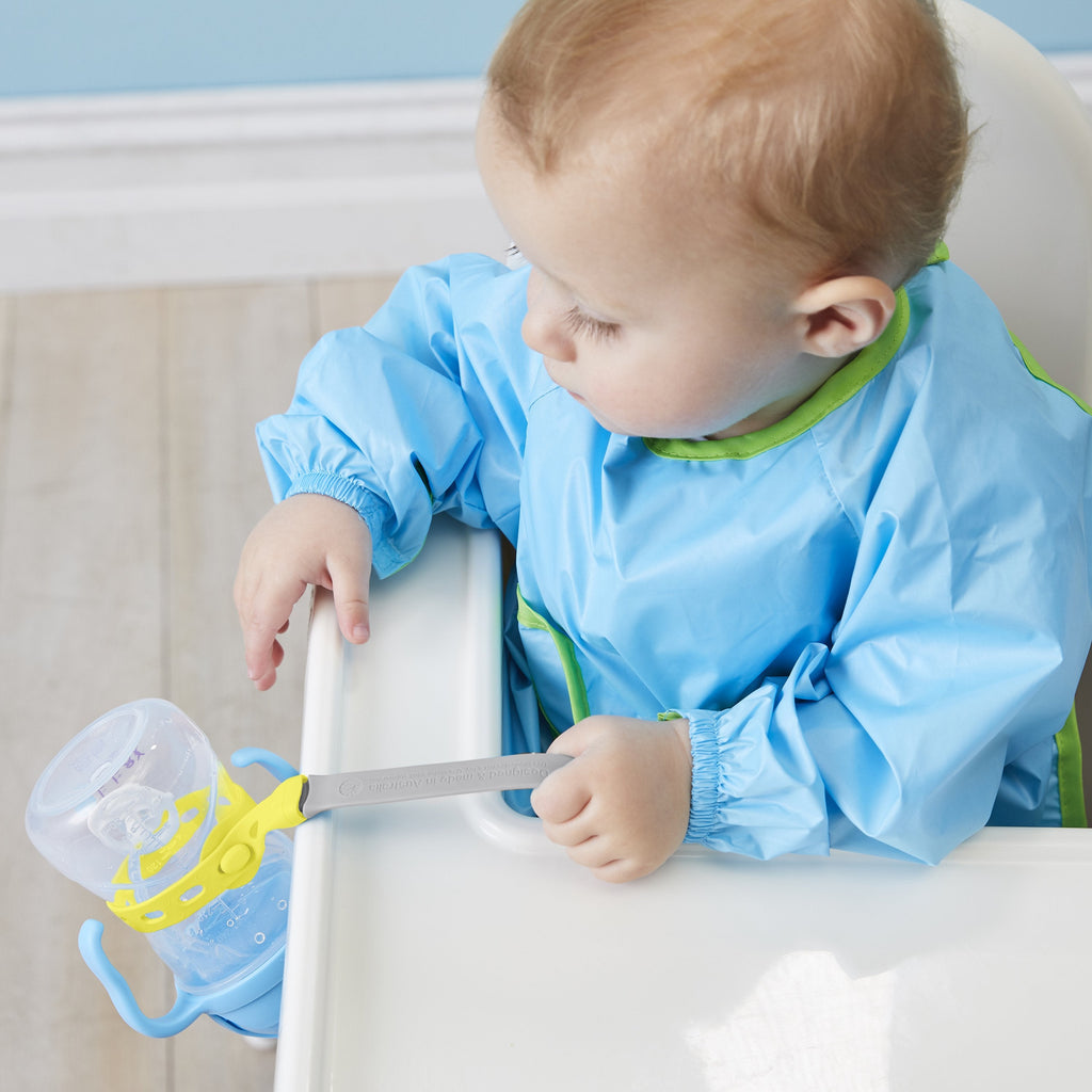 child with connect-a-cup - lemon sherbet - b.box for kids
