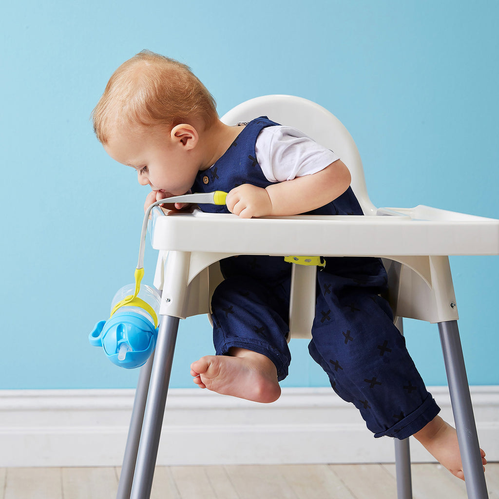 child with connect-a-cup - lemon sherbet - b.box for kids