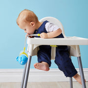 child with connect-a-cup - lemon sherbet - b.box for kids