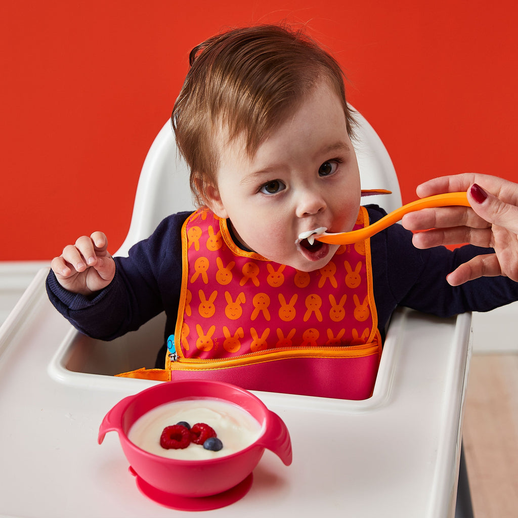 child with silicone first feeding set - strawberry shake - b.box for kids
